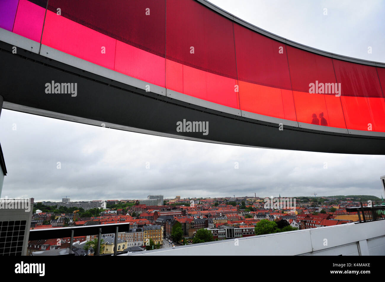 "Il Panorama Arcobaleno", Olafur Eliasson la spettacolare opera d'arte sul tetto del ARoS Kunstmuseum ad Aarhus in Danimarca Foto Stock