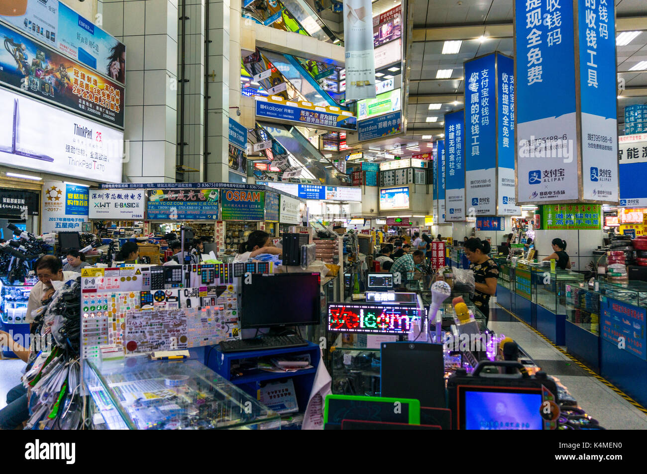 Huaqiangbei electronics mercato, anche conosciuta come la Silicon valley della Cina, a Shenzhen, Guangdong, Cina Foto Stock