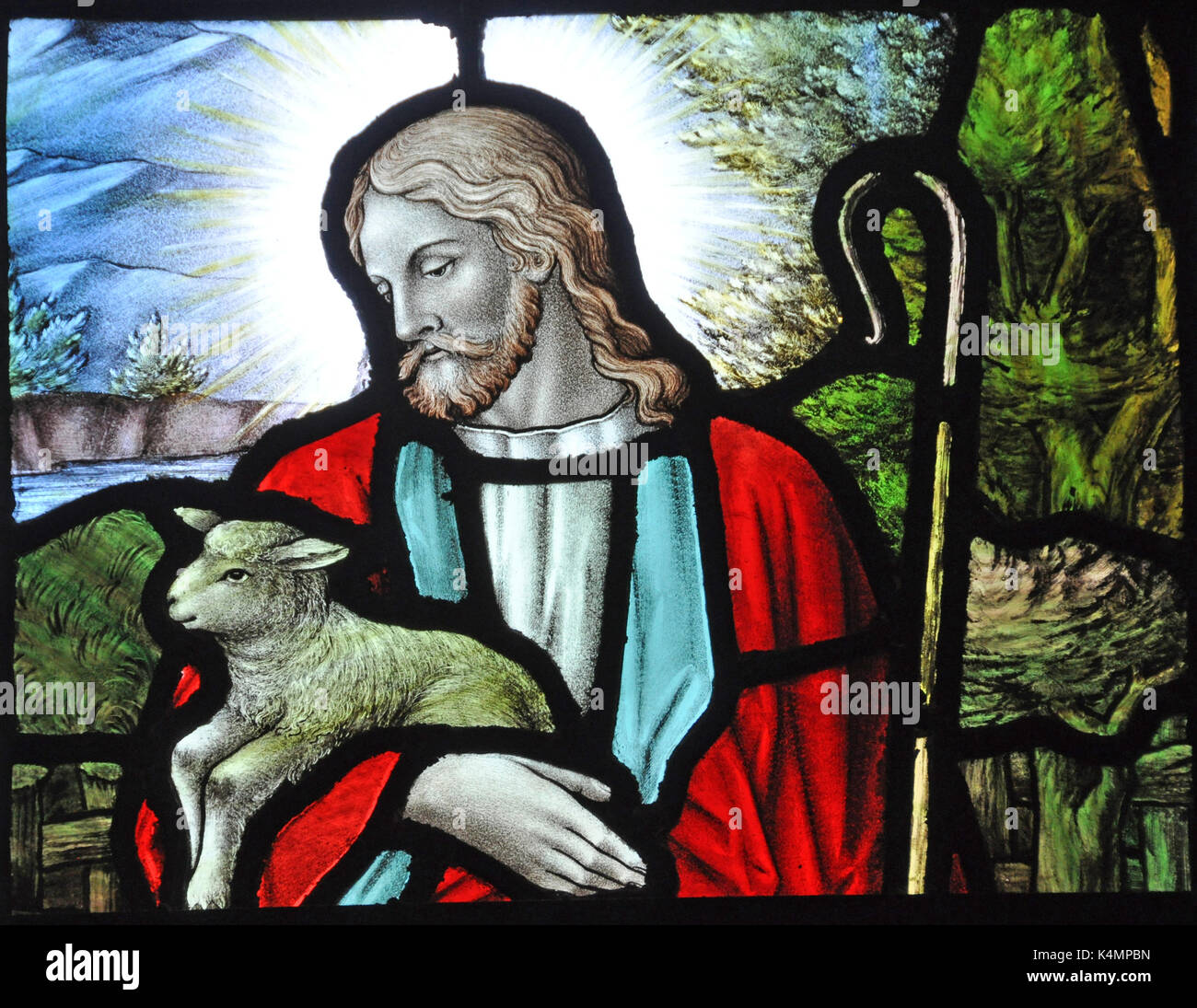 Gesù o dio come il buon shepard cercando dopo le sue pecore, dettaglio nella finestra di vetro colorato di Fleetwood, nel Lancashire Foto Stock