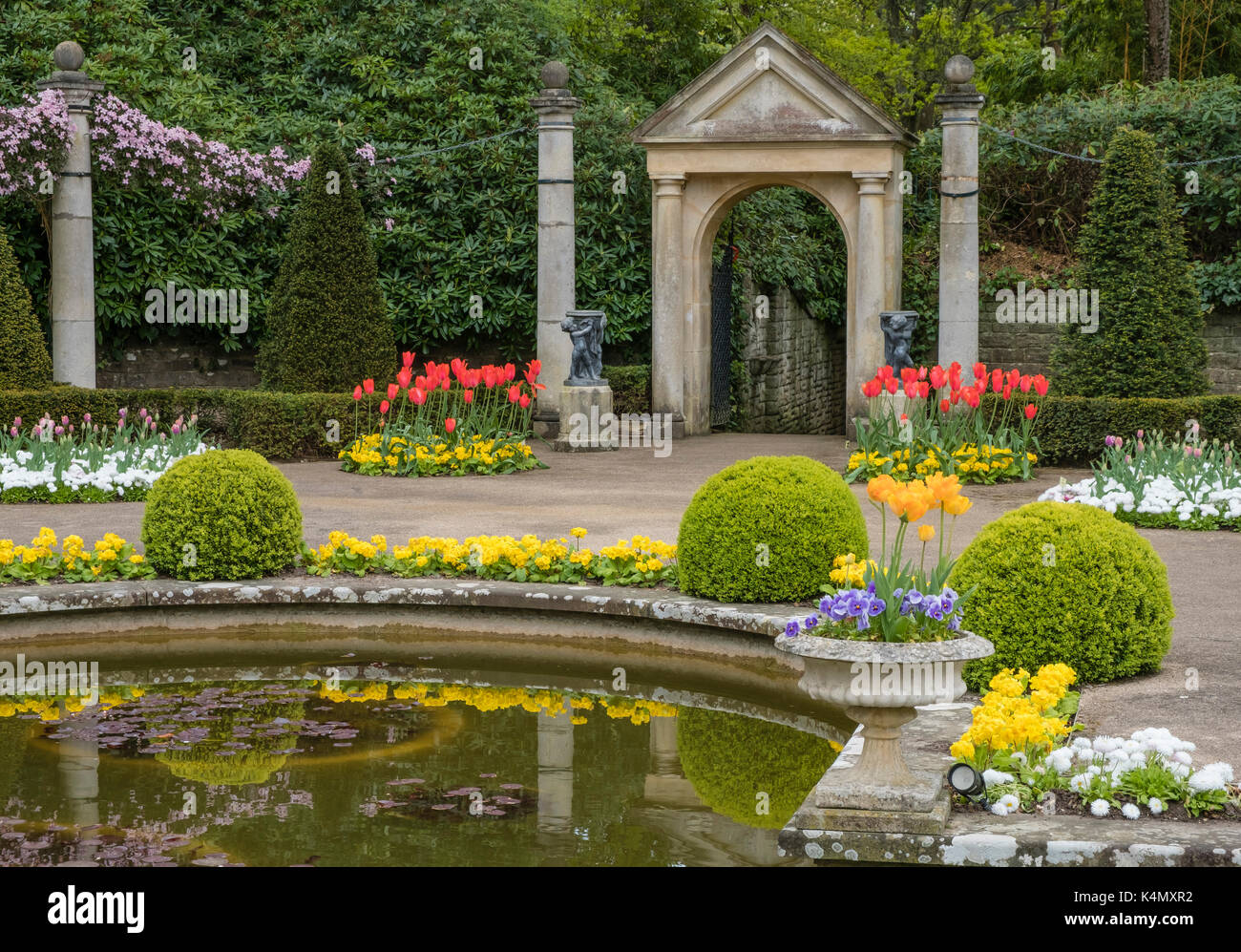 Compton Acres laghetto in giardino, cui canford cliffs, Poole, Dorset, England, Regno Unito, Europa Foto Stock