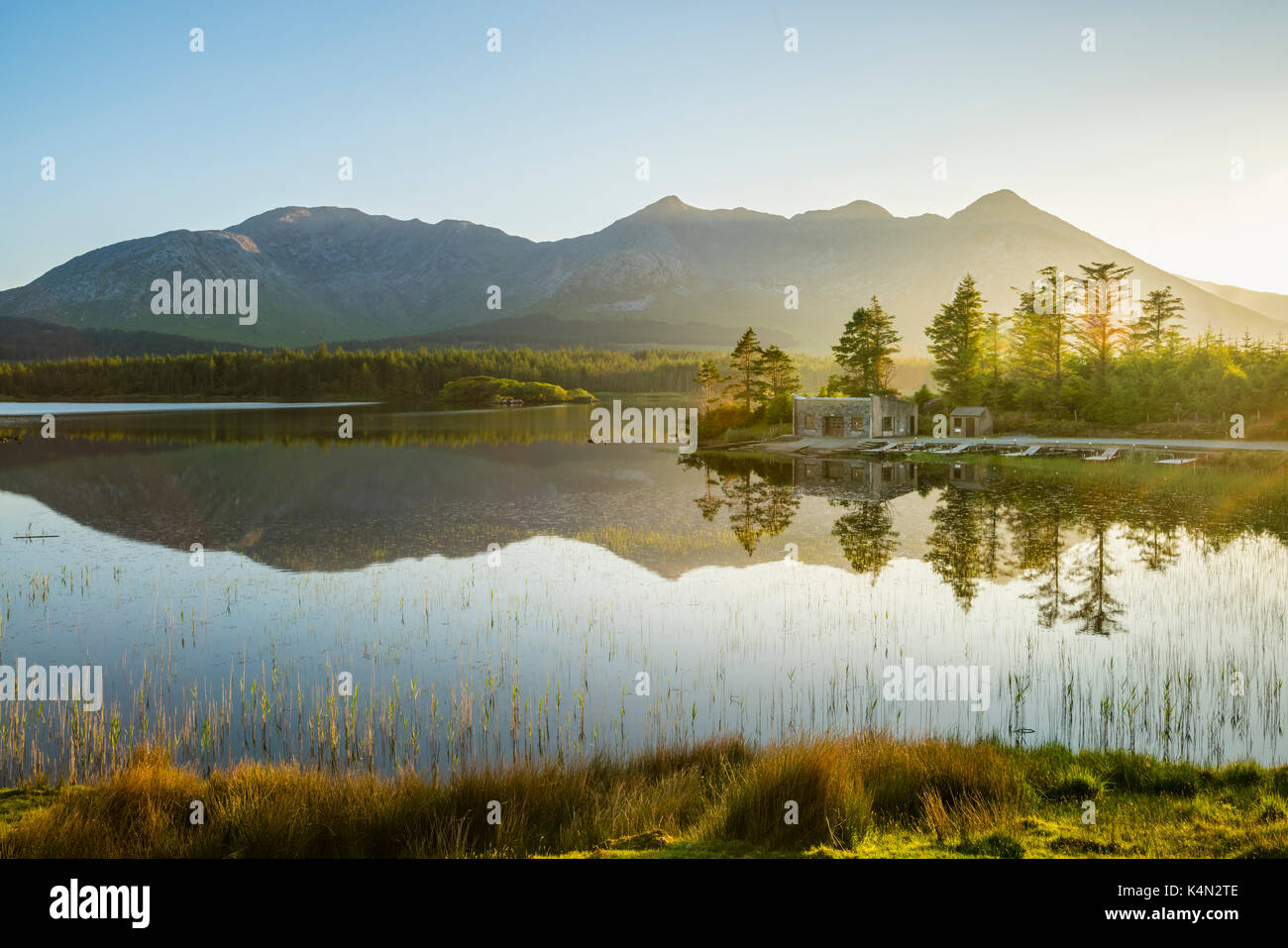 Inagh lago, inagh valley, Connemara, nella contea di Galway, connacht provincia, Repubblica di Irlanda, Europa Foto Stock