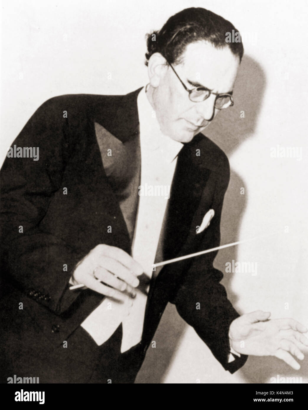 Otto Klemperer - Ritratto del conduttore tedesco. Con la bacchetta in mano, conduzione, c.1938. 14 Maggio 1885 - 6 luglio 1973. Foto Stock