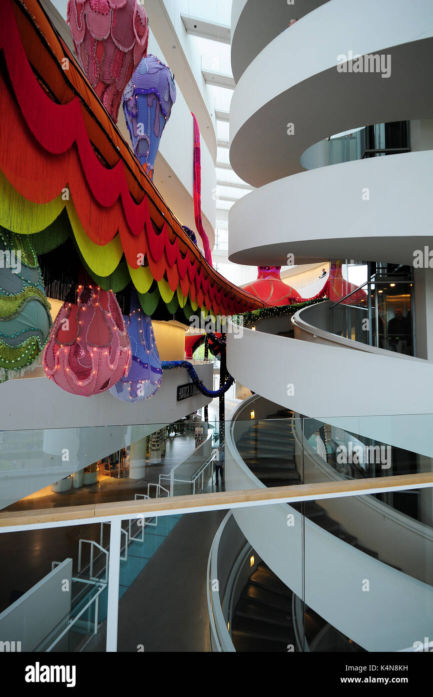 Valkyrie Ran, un 50 metri di installazione tessile creato dall'artista Joana Vasconcelos, sul display all'ARos Kunstmuseum ad Aarhus in Danimarca Foto Stock