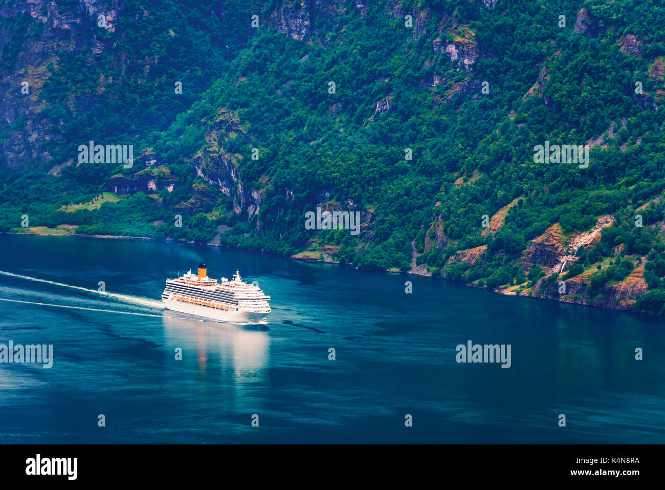 Vista mozzafiato del fiordo sunnylvsfjorden Foto Stock
