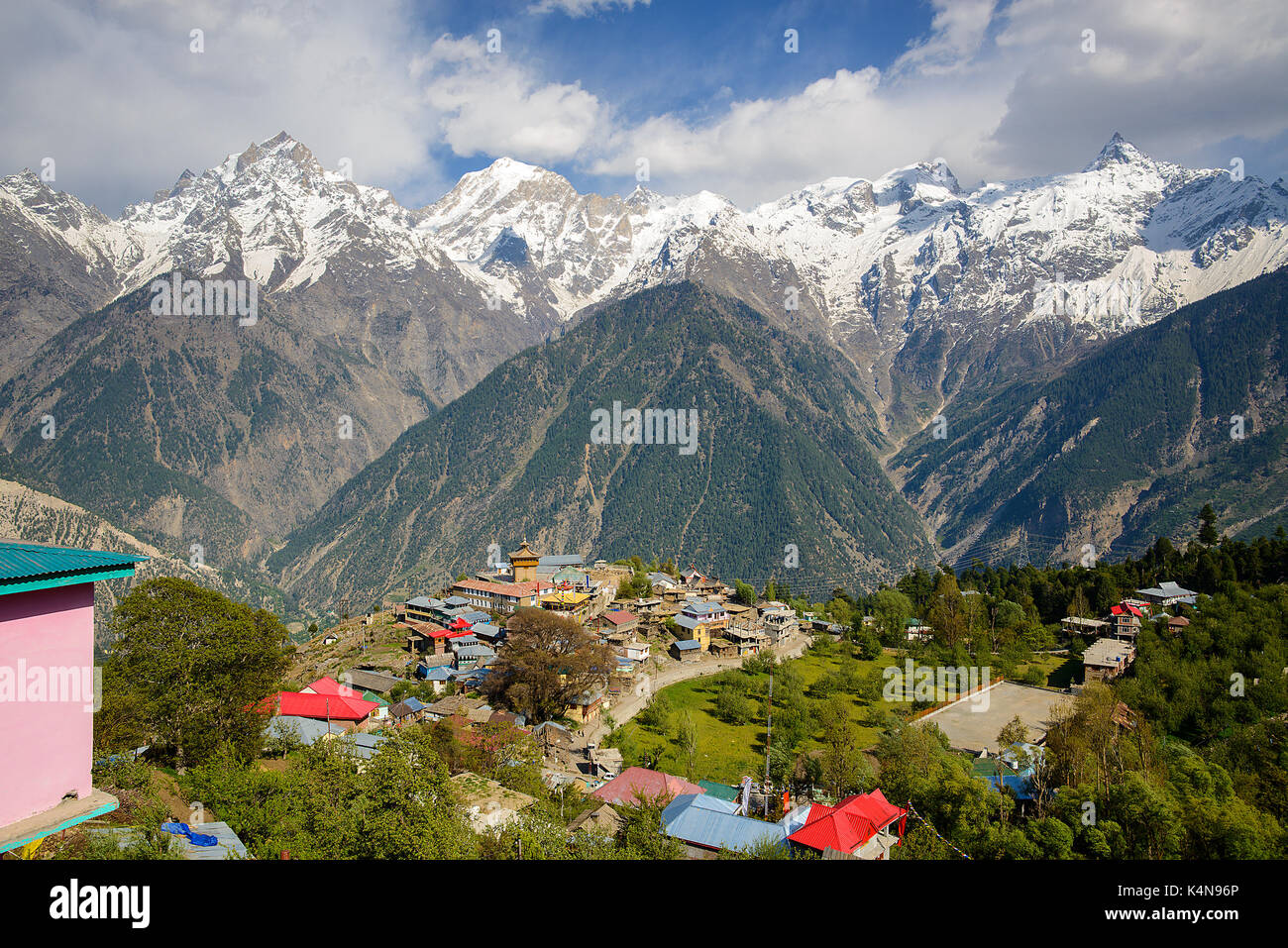 Villaggio kalpa e kinnaur kailash vetta sacra alla vista di sunrise Foto Stock