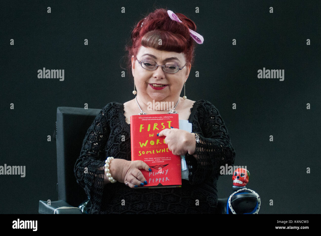 Scrittore e per i diritti dei portatori di handicap attivista pepe penny frequenta un photocall durante l'Edinburgh International book festival il 12 agosto 2017 in edinburg Foto Stock