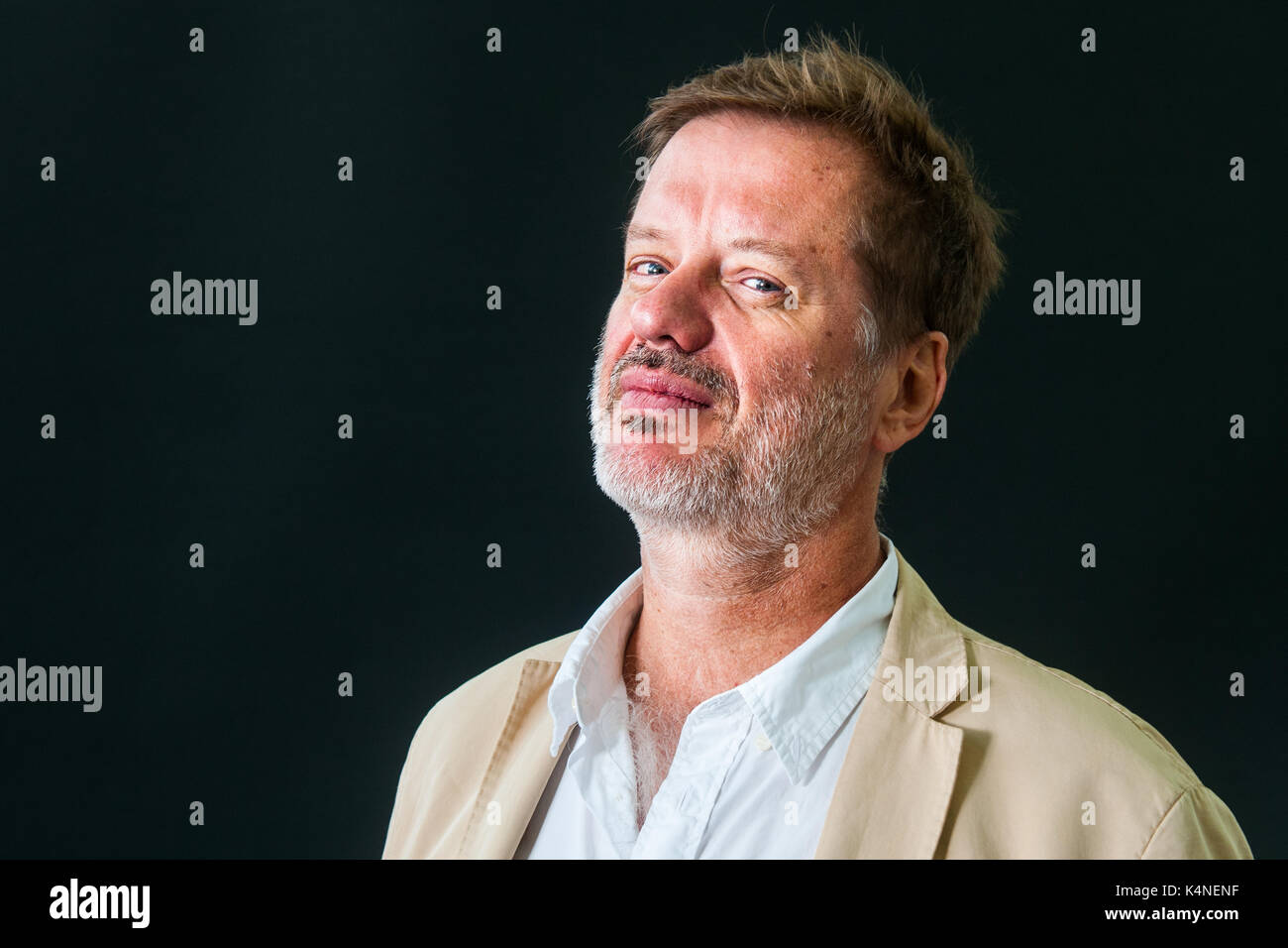 Il romanziere francese e docente di biologia alexis jenni assiste un photocall durante l'Edinburgh International book festival il 12 agosto 2017 a Edimburgo, Foto Stock