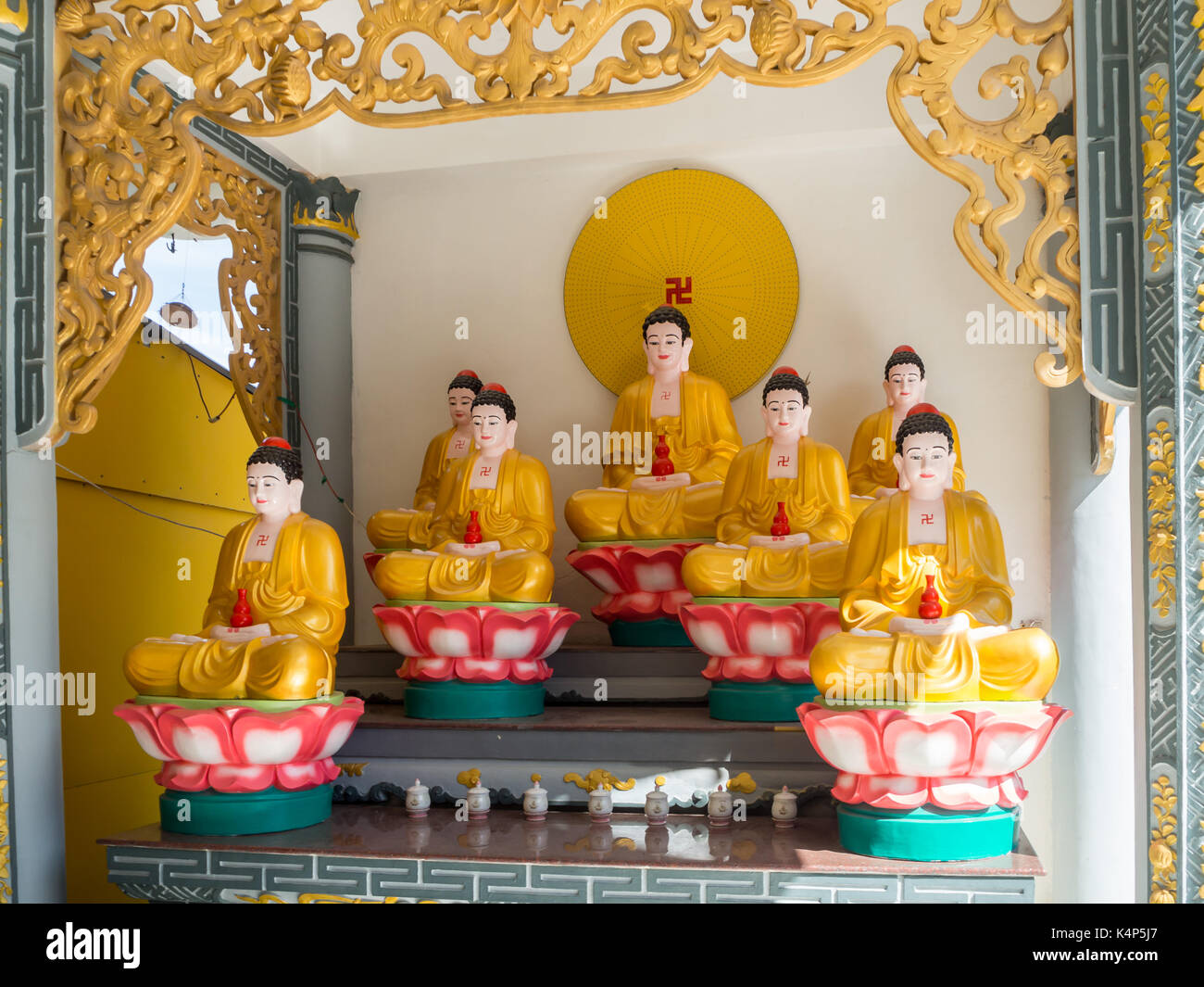 Piccolo Santuario di buddha in un Phu Quoc risultae tempio sud Vietnam Foto Stock