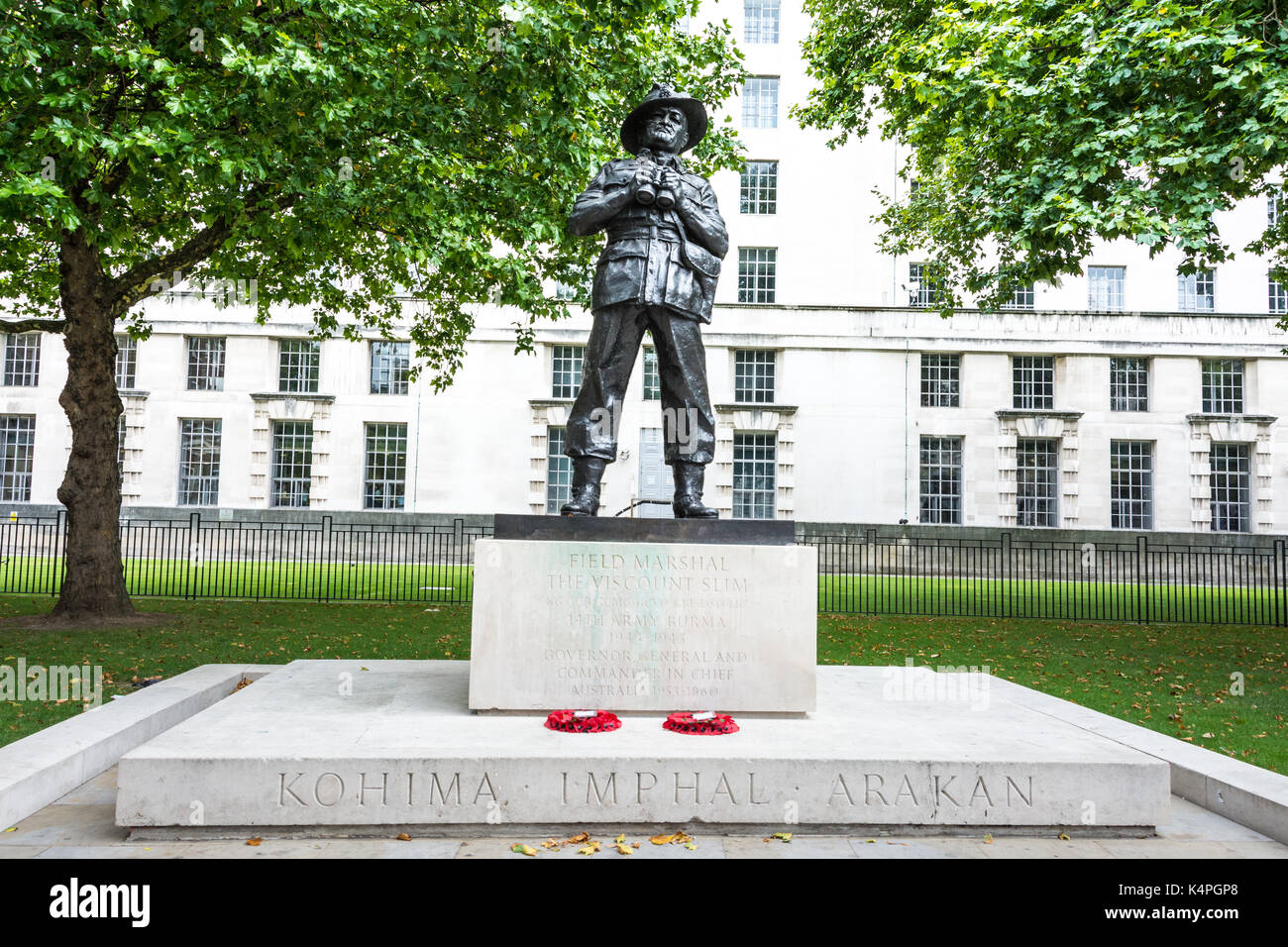 Scultura in bronzo di Ivor Roberts-Jones del maresciallo di campo William Joseph Slim, Whitehall, London, Regno Unito Foto Stock