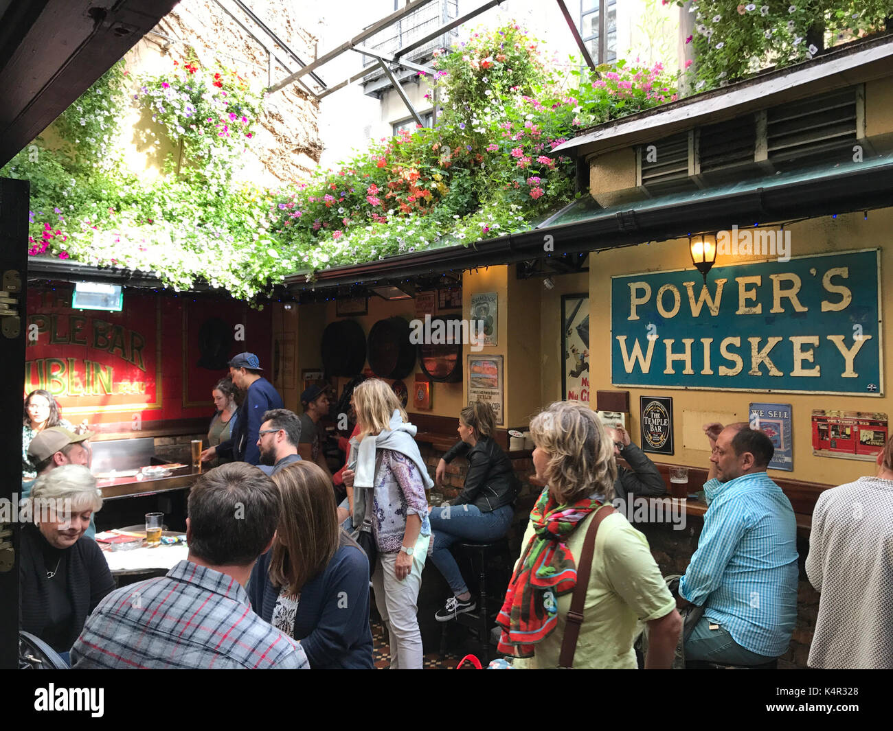 Dublino, Irlanda - 2 agosto 2017: temple bar, il bar più antico nel quartiere di Temple Bar di Dublino in Irlanda. Foto Stock