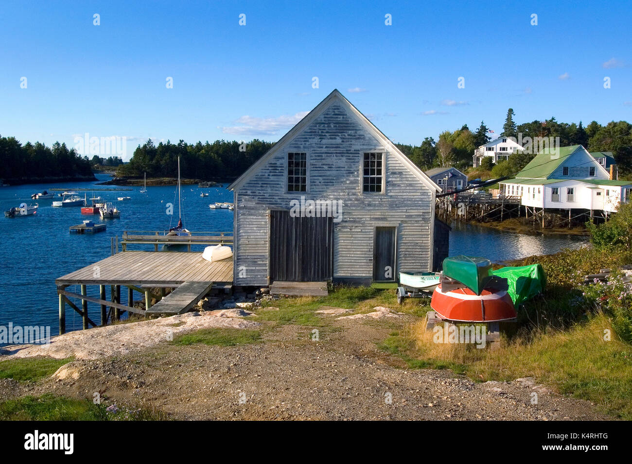 Un tardo autunno pomeriggio al porto accogliente, Southport, Maine. Foto Stock