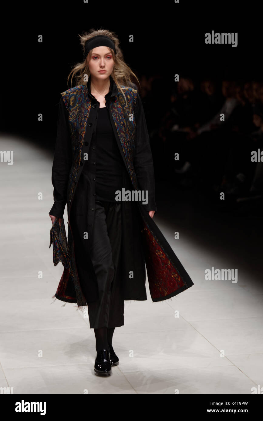 Raccolta di Ianis Chamalidy alla sfilata di moda durante la Mercedes-Benz moda giorno San Pietroburgo Foto Stock