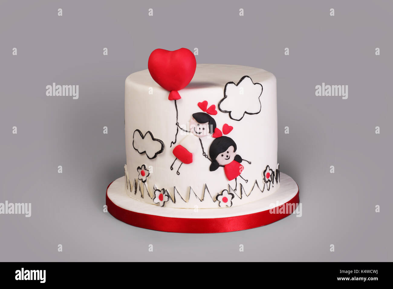 Amore torte - due ragazze con cuore rosso palloncino. torta per san  valentino, isolati su sfondo bianco Foto stock - Alamy