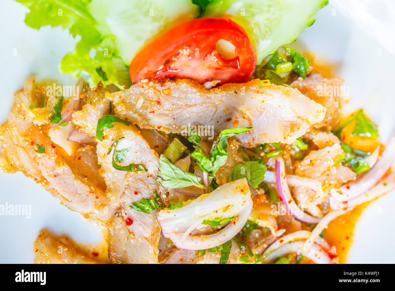 Piccante e speziato cibo tailandese, maiale nam-TOK o peperoncino sour mix. Foto Stock