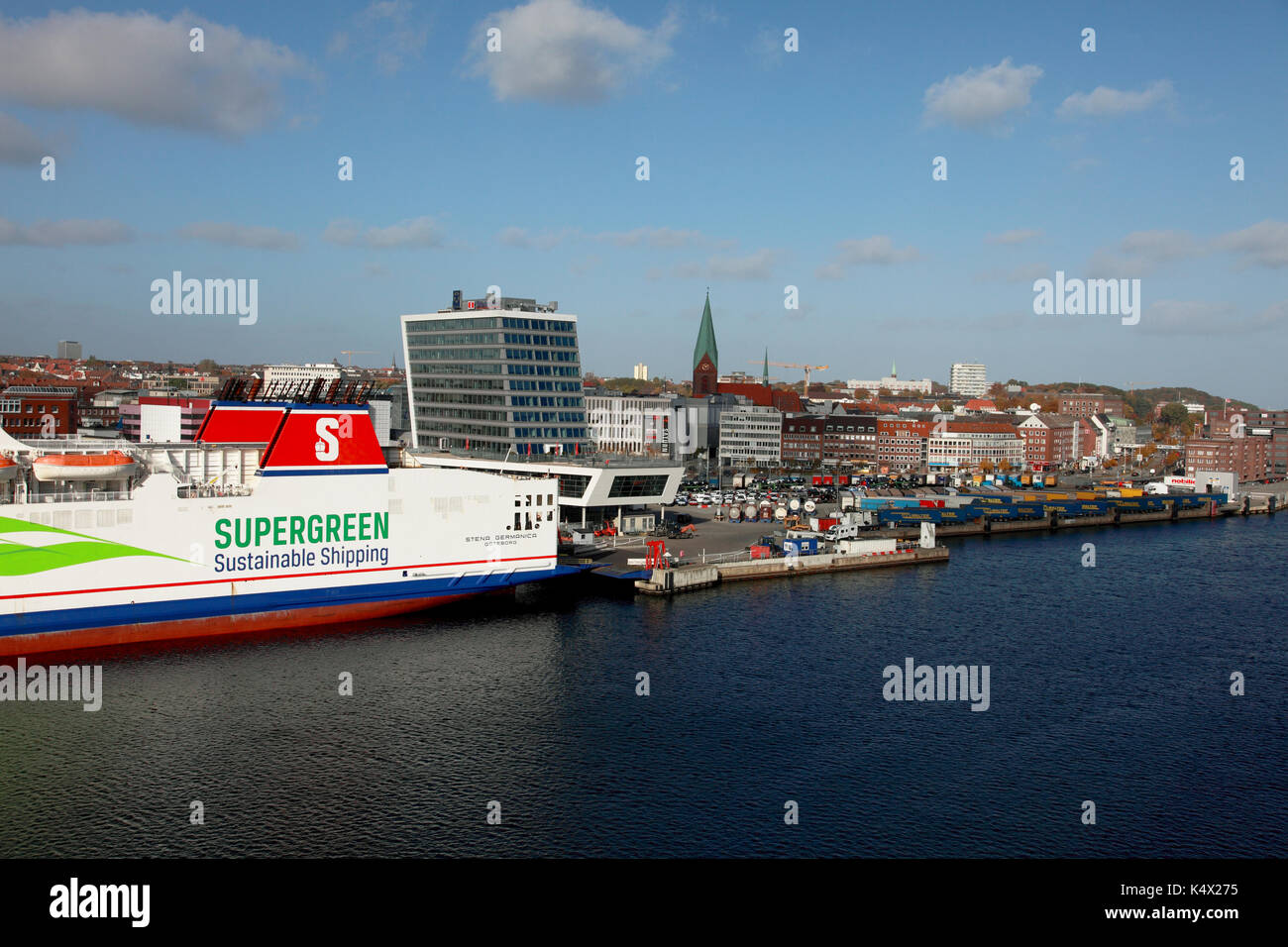 La Stena Line traghetto, Stena germanica e la Stena Line building, porto di Kiel, Germania settentrionale Foto Stock