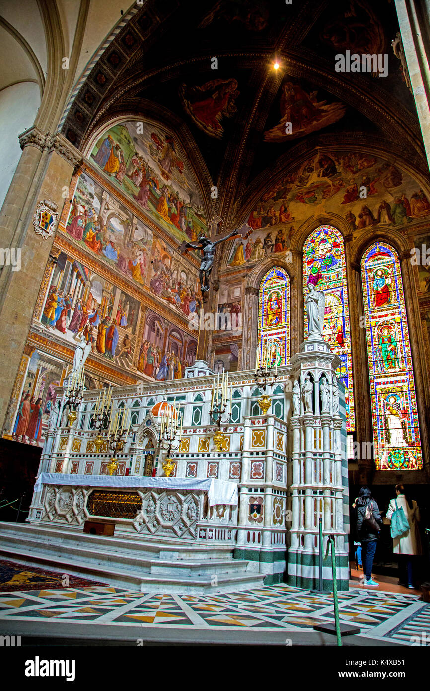 Cappella maggiore e altare nella chiesa di Santa Maria Novella a Firenze Roma Foto Stock