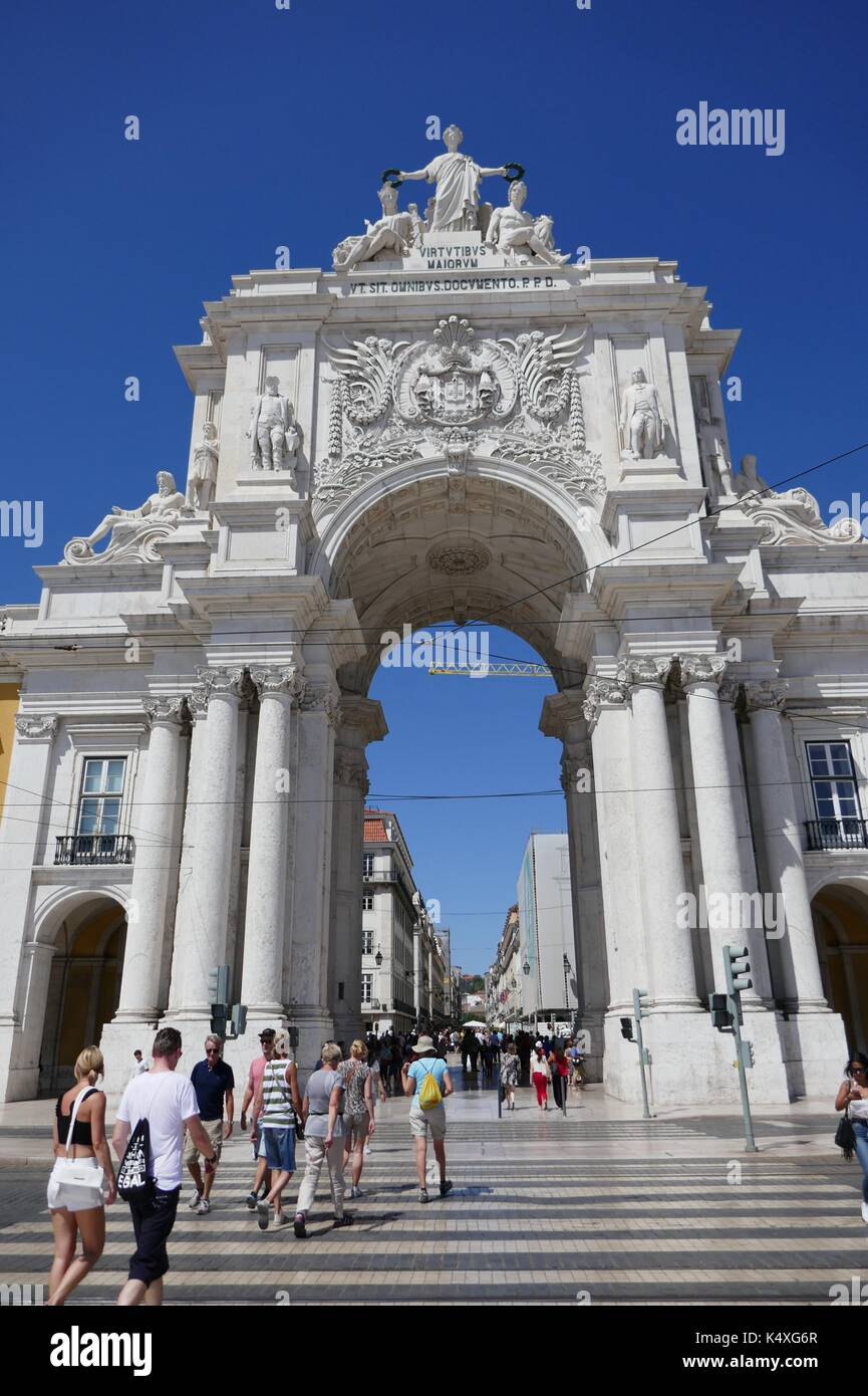 Arco da Rua Agustagosta, centro di Lisbona, Portogallo Foto Stock