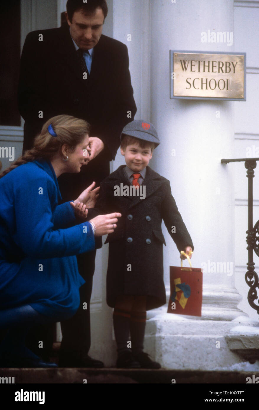 Il principe William tiene il suo primo giorno di lavoro al di fuori della sua nuova scuola - scuola di Wetherby in Notting Hill Gate, London. Foto Stock