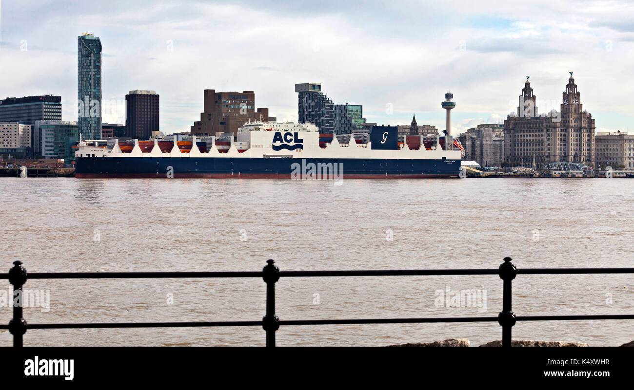 Acl (Atlantic Container Line) nave, Oceano Atlantico, costruito 2016, presso l'imbarcadero, Liverpool. Il 55,649-ton, 296m nave può trasportare 3.800 TEU. Foto Stock