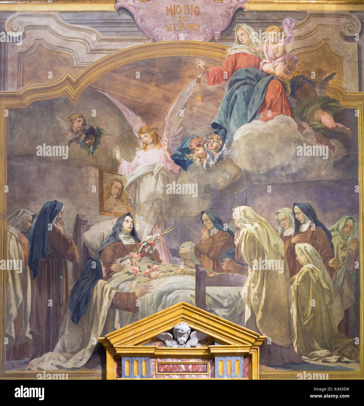 Torino, Italia - 13 marzo 2017: l'affresco della morte di st. theresia nella chiesa di santa teresa da Rodolfo Morgari (1827 - 1909). Foto Stock