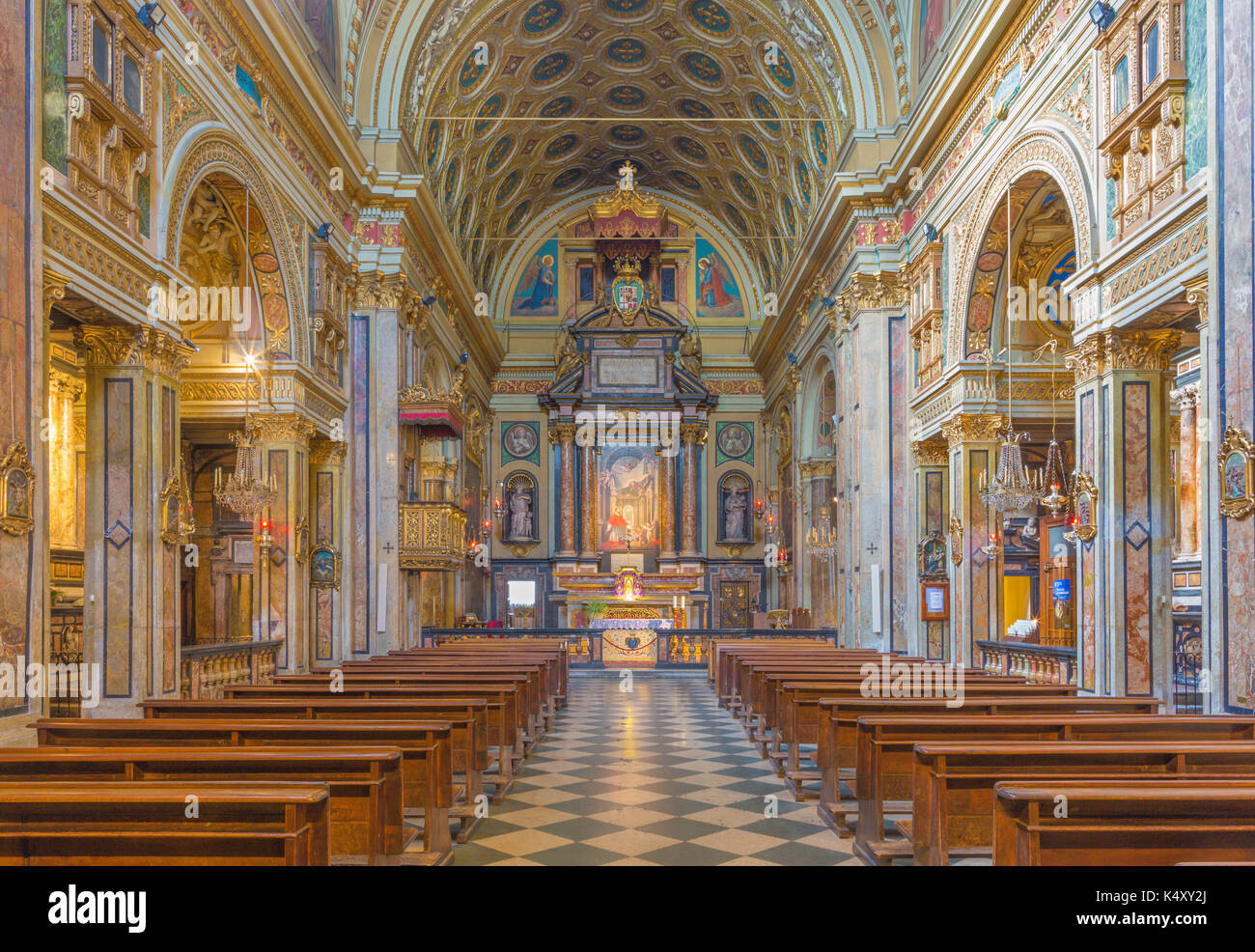 Torino, Italia - 14 marzo 2017: la navata della chiesa barocca chiesa di san Carlo Borromeo. Foto Stock