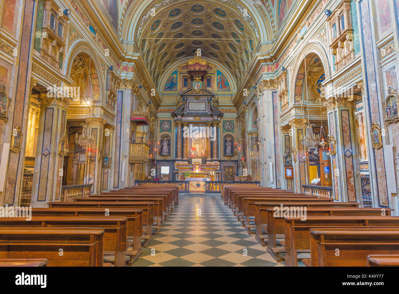 Torino, Italia - 14 marzo 2017: la navata della chiesa barocca chiesa di san Carlo Borromeo. Foto Stock