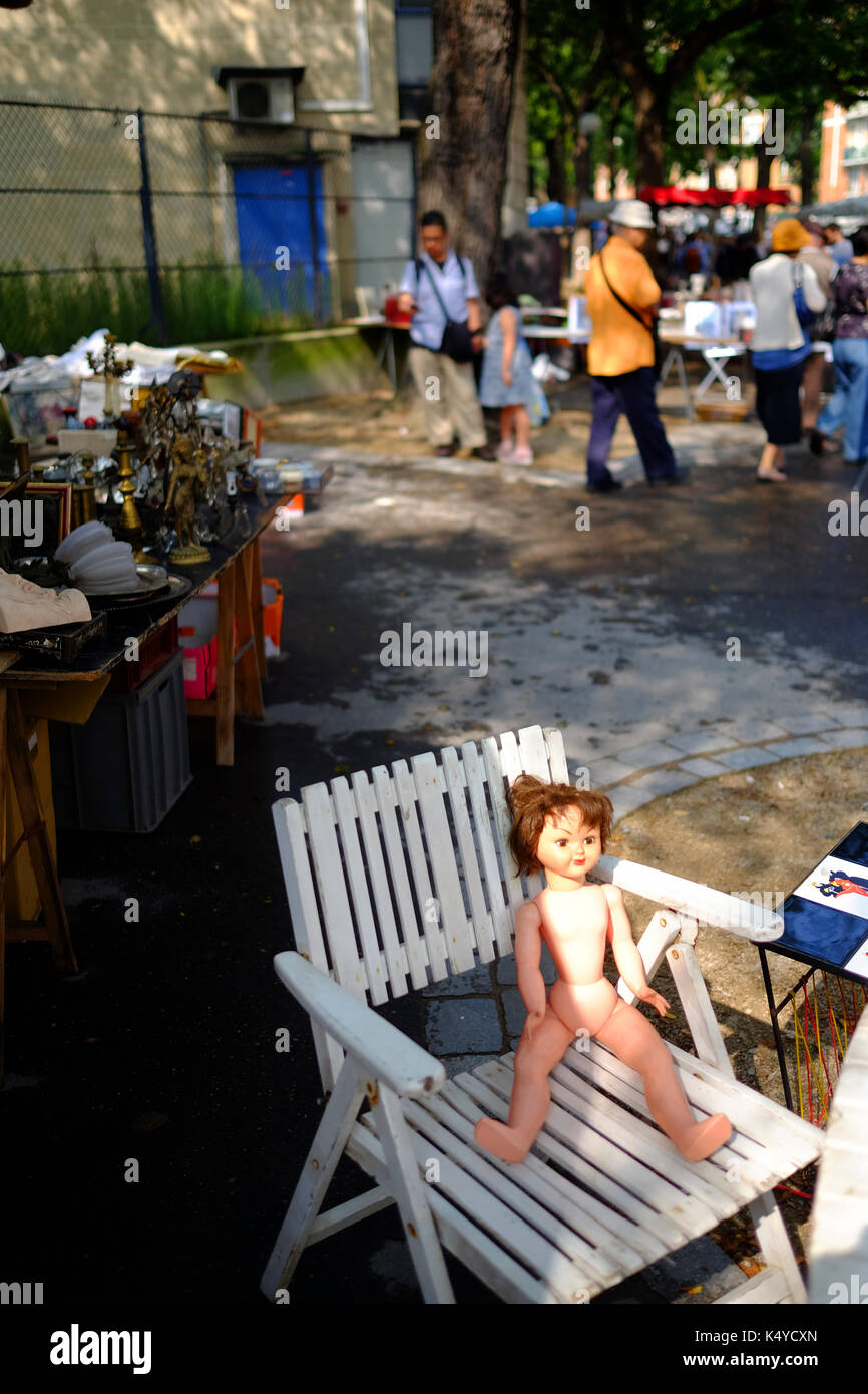 Mercato di antiquariato si spegne nelle Marche aux Puces, il mercato delle pulci, Porte de Vanves a Parigi Foto Stock