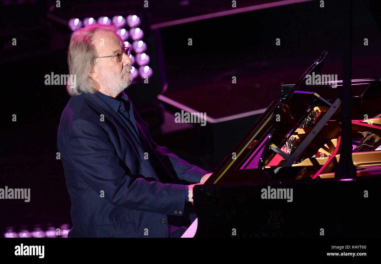 Amburgo, Deutschland. 18 agosto, 2017. Benny Andersson tritt am 07.09.2017 in der elbphilharmonie di Amburgo bei der verleihung des deutschen radiopreises 2017 auf. zum achten mal gehen die auszeichnungen un hörfunkmacher - mit prominenten gratulanten. foto: Daniel reinhardt/dpa/alamy live news Foto Stock