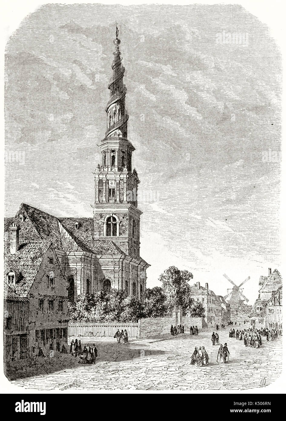 Antica illustrazione verticale che rappresenta un alto campanile in un medievale cittadina. Vecchio vista del nostro salvatore chiesa a Copenaghen in Danimarca. Creato da Therond pubblicato in Le Tour du Monde Parigi 1862 Foto Stock