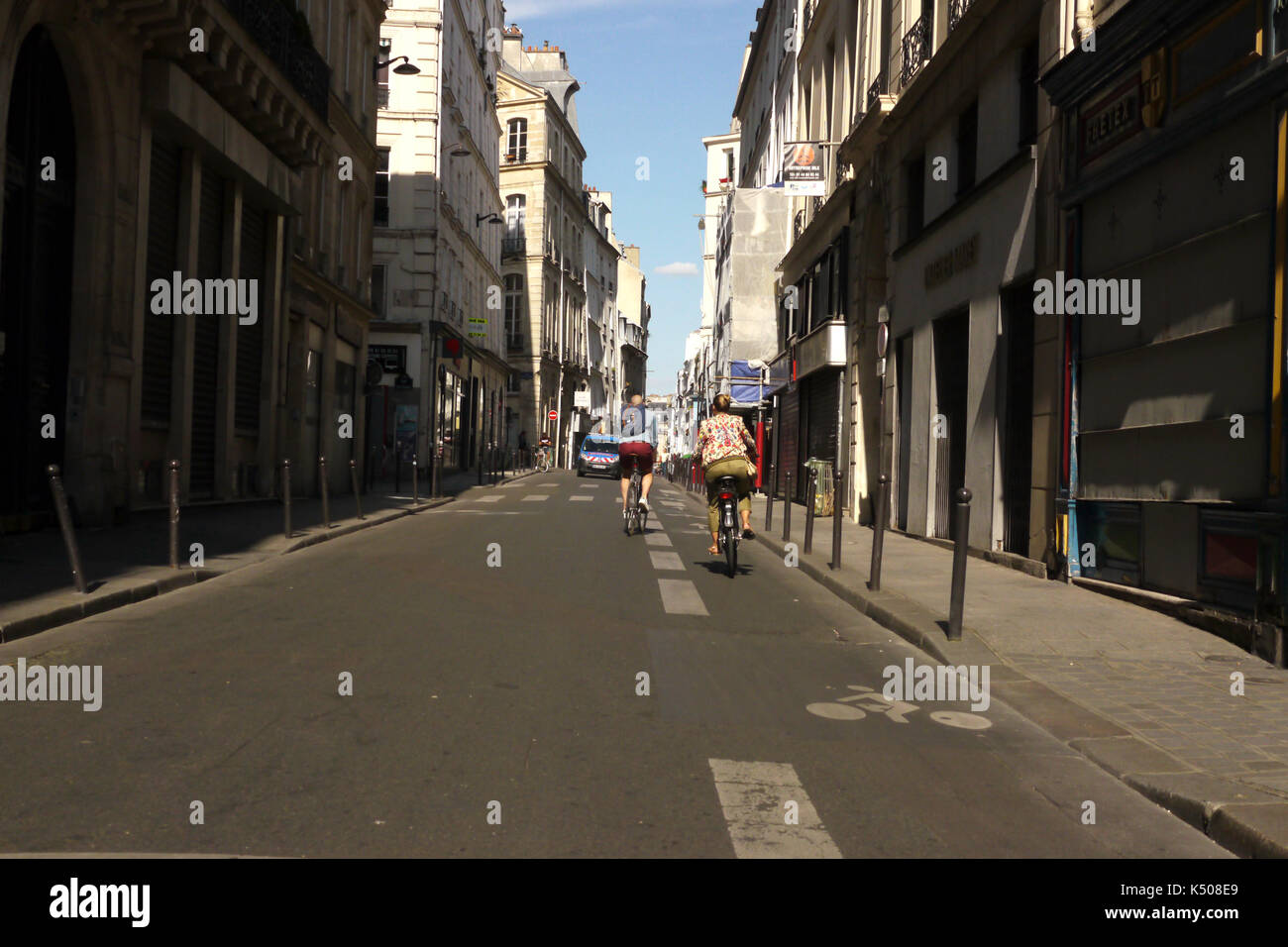 Parigi. alcune strade vuote a Parigi durante il mese di agosto quando la maggior parte della popolazione sembra lasciare la capitale francese. Foto Stock