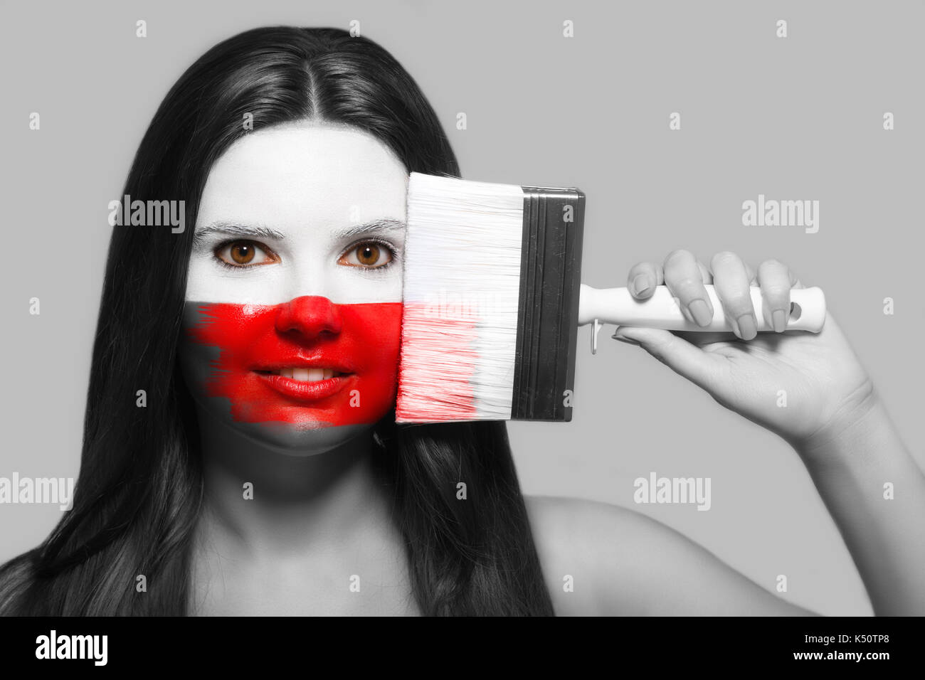 Sostenitore di sesso femminile nei colori nazionali della Polonia Foto Stock