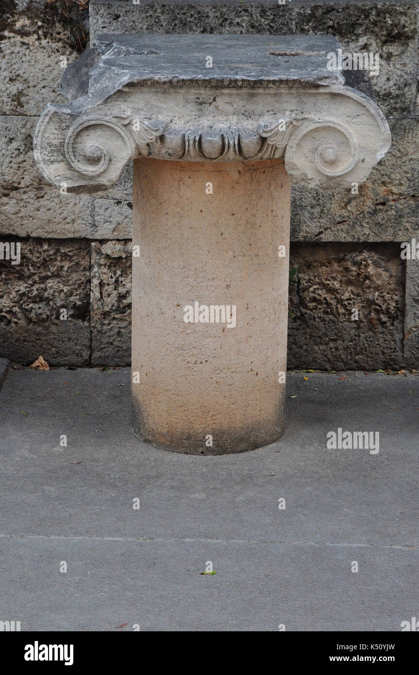 Marmo colonna ionica all'antica agorà di Atene, Grecia. Foto Stock