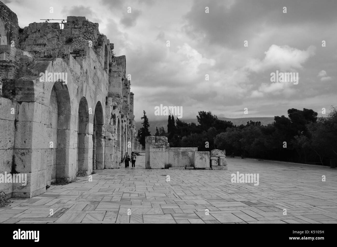 Athens, Grecia - 6 maggio 2014: persone all' Odeon di Erode Attico di un antico teatro in Atene in Grecia. Foto Stock