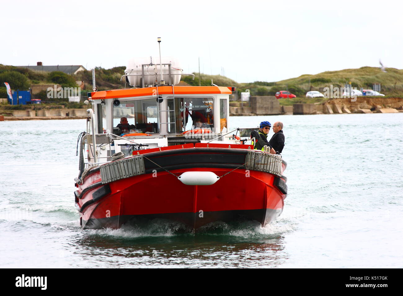 Acqua alta a langstone harbour - orgoglio di hayling rendendo il suo piede regolare attraversamento passeggeri da hayling island per eastney. Foto Stock