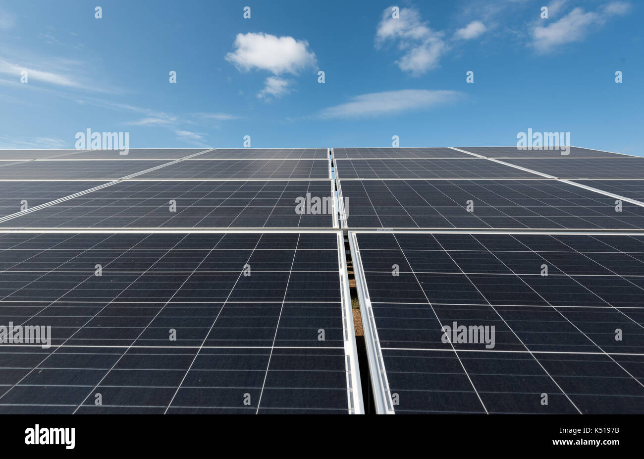 Solar riflettori sul La centrale solare stazione 'Zavodskaya' dei sistemi solari LLC, Regione di Astrakhan, Russia Foto Stock