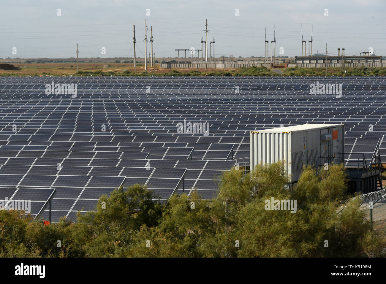 Solar riflettori sul La centrale solare stazione 'Zavodskaya' dei sistemi solari LLC, Regione di Astrakhan, Russia Foto Stock