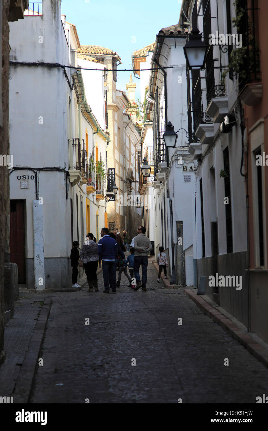 Stretti vicoli nella storica area di alloggiamento, Cordoba, Spagna Foto Stock