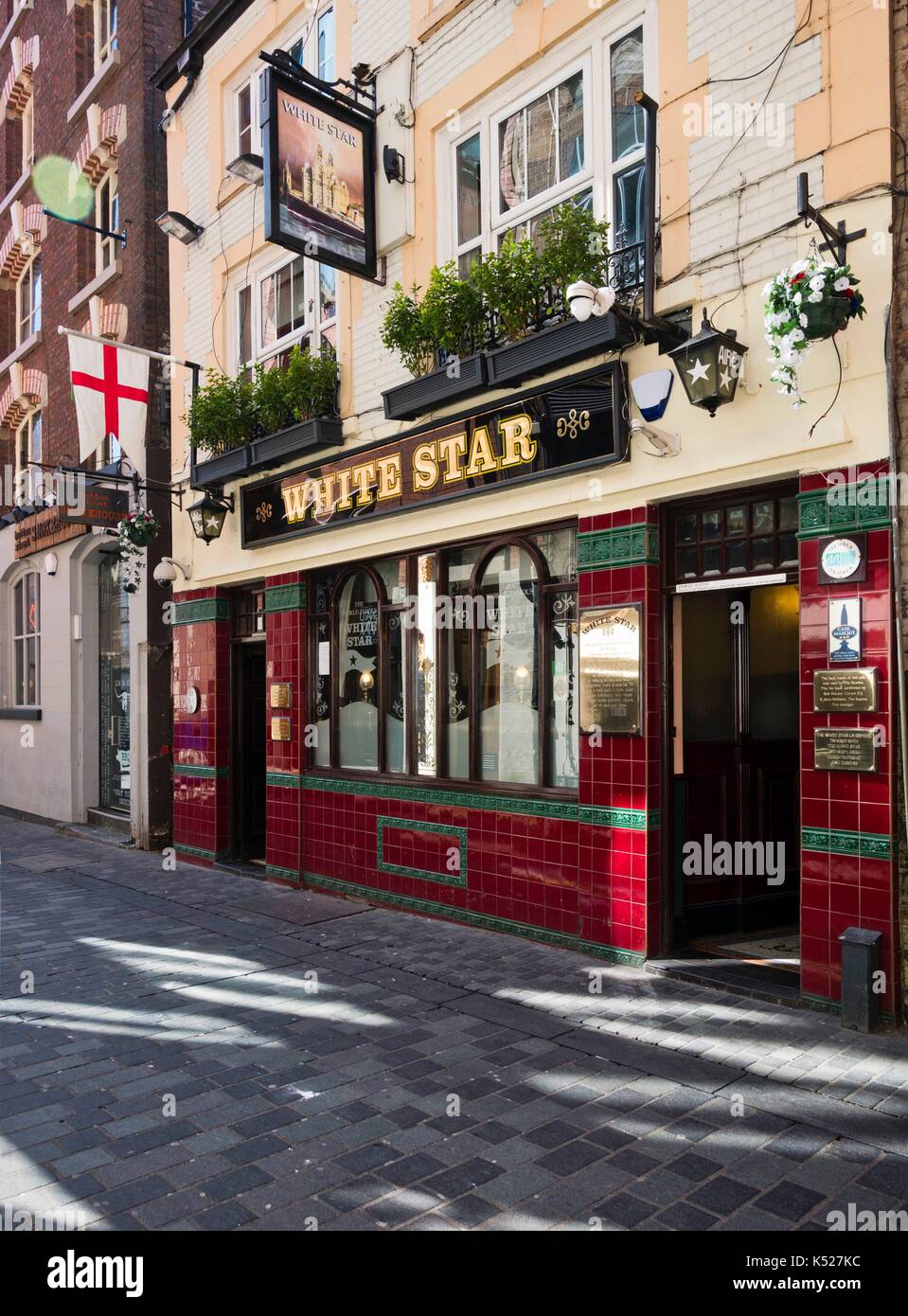 Stella bianca pub, rainford gardens, off Mathew Street, Liverpool, fu frequentata dai Beatles, primo manager allan williams e cavern dj bob wooler. Foto Stock