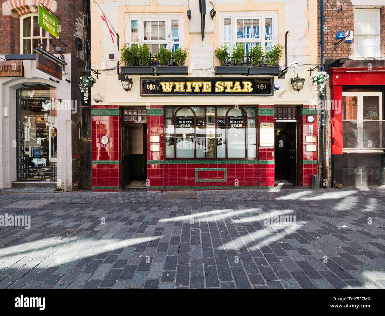 Stella bianca pub, rainford gardens, off Mathew Street, Liverpool, fu frequentata dai Beatles, primo manager allan williams e cavern dj bob wooler. Foto Stock