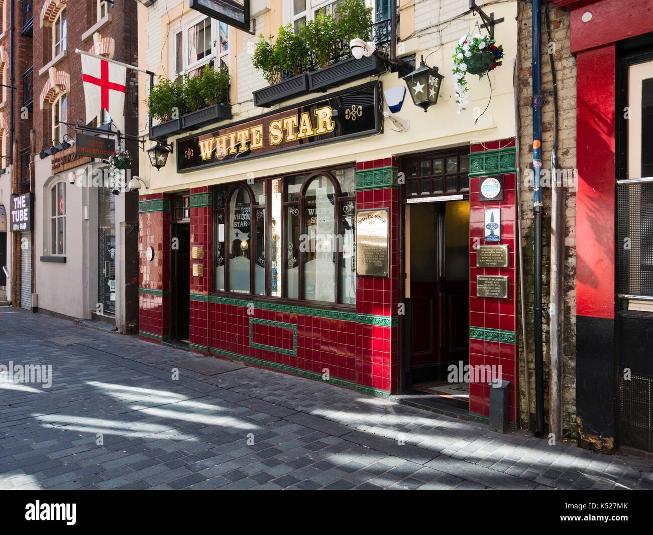 Stella bianca pub, rainford gardens, off Mathew Street, Liverpool, fu frequentata dai Beatles, primo manager allan williams e cavern dj bob wooler. Foto Stock