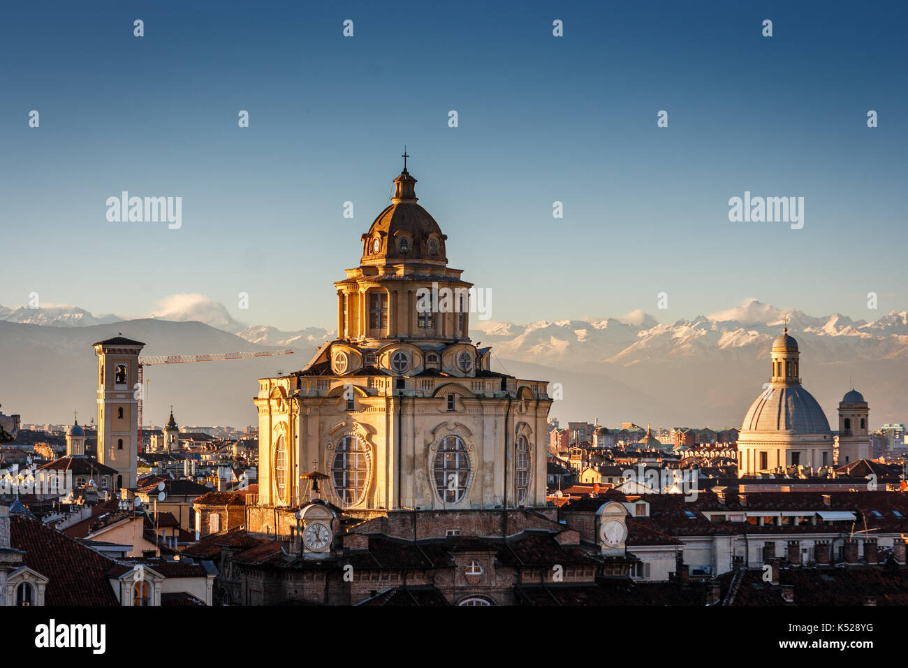 La chiesa di San Lorenzo, Torino, Italia al tramonto Foto Stock