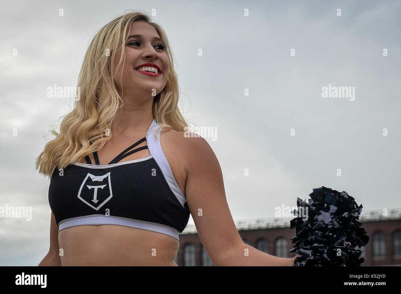 Settembre 02, 2017, Toronto, Canada - cheerleader sul campo prima super 8s round 4 gioco tra Toronto wolfpack (Canada) vs whitehaven rlfc (unità Foto Stock