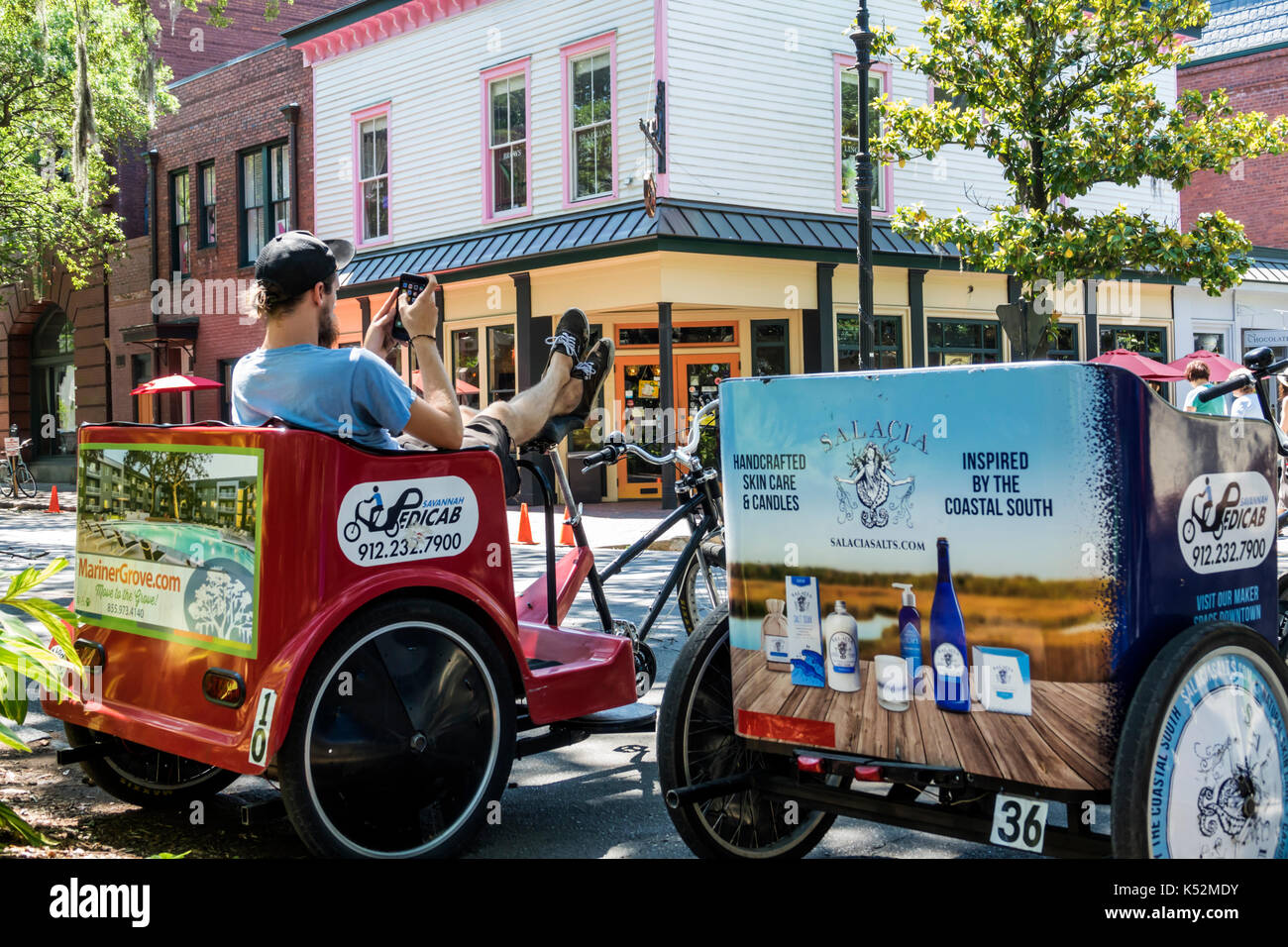 Savannah Georgia, quartiere storico, Lafayette Square, pedicab, autista, in attesa, Stati Uniti d'America Nord America, GA170512127 Foto Stock