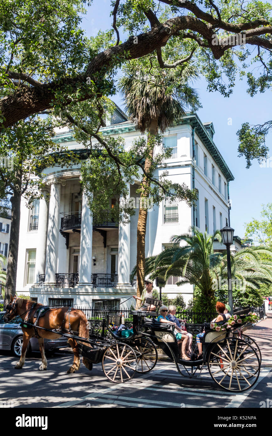 Savannah Georgia,distretto storico,Chippewa Square,Philbrick-Eastman House,carrozza di cavalli,USA Stati Uniti America Nord America,GA170512136 Foto Stock