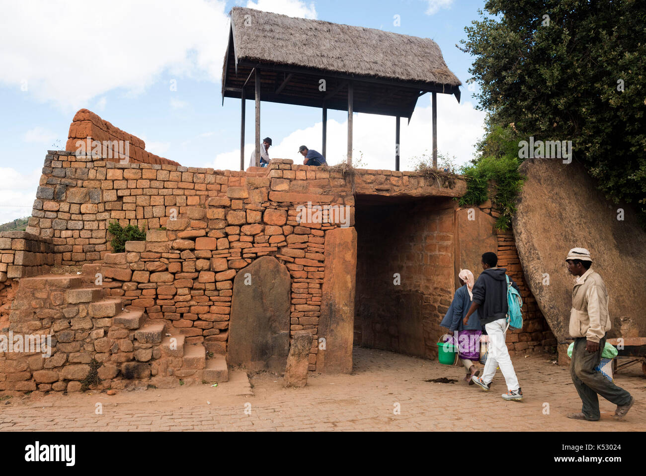 Porta principale di accesso di Ambohimanga collina sacra, Madagascar Foto Stock