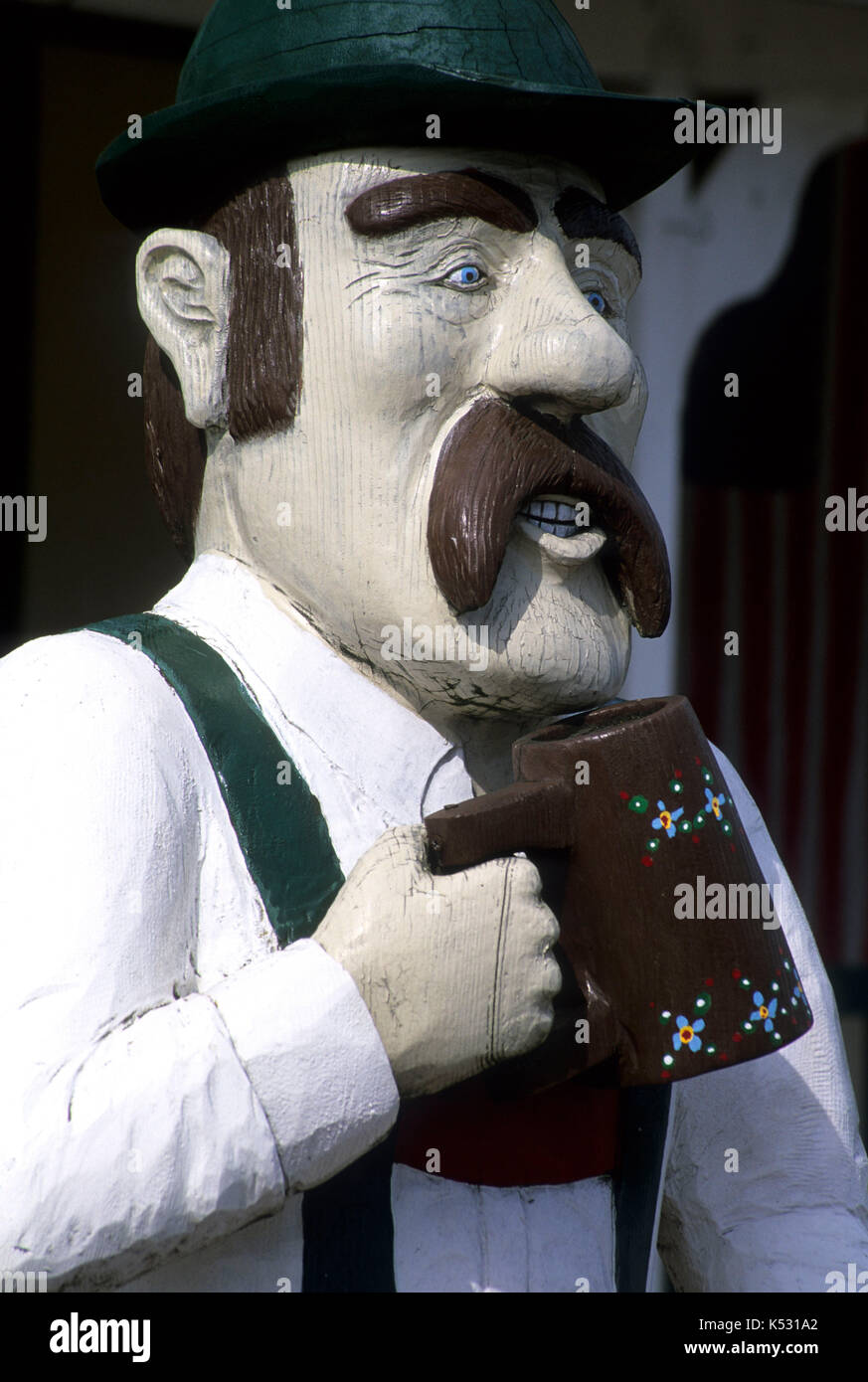 Uomo bavarese di intaglio del legno statua, Mt Angelo, Oregon Foto Stock