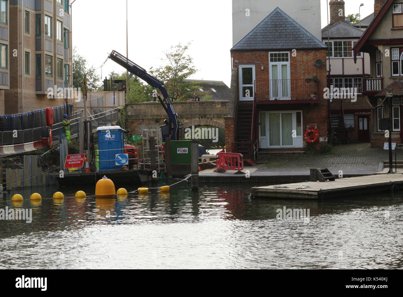 Opere fluviali alla follia bridge oxford sull'ISIS o thames Foto Stock