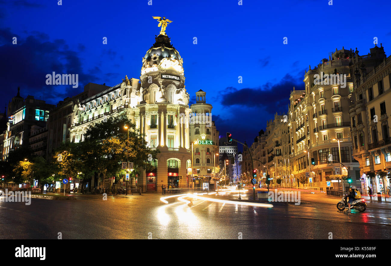 Madrid, Spagna - 25 luglio 2017: gran vía è un esclusivo shopping street si trova nel centro di madrid. È noto come lo spagnolo Broadway. Foto Stock