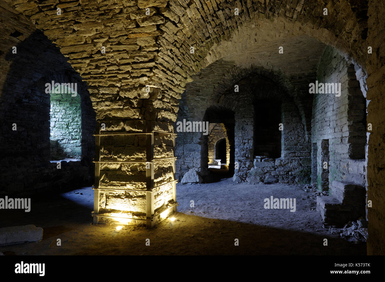 Il castello di maasilinna. vista interna. orissaare parrocchia, saare county, Estonia. Il 30 agosto 2017 Foto Stock