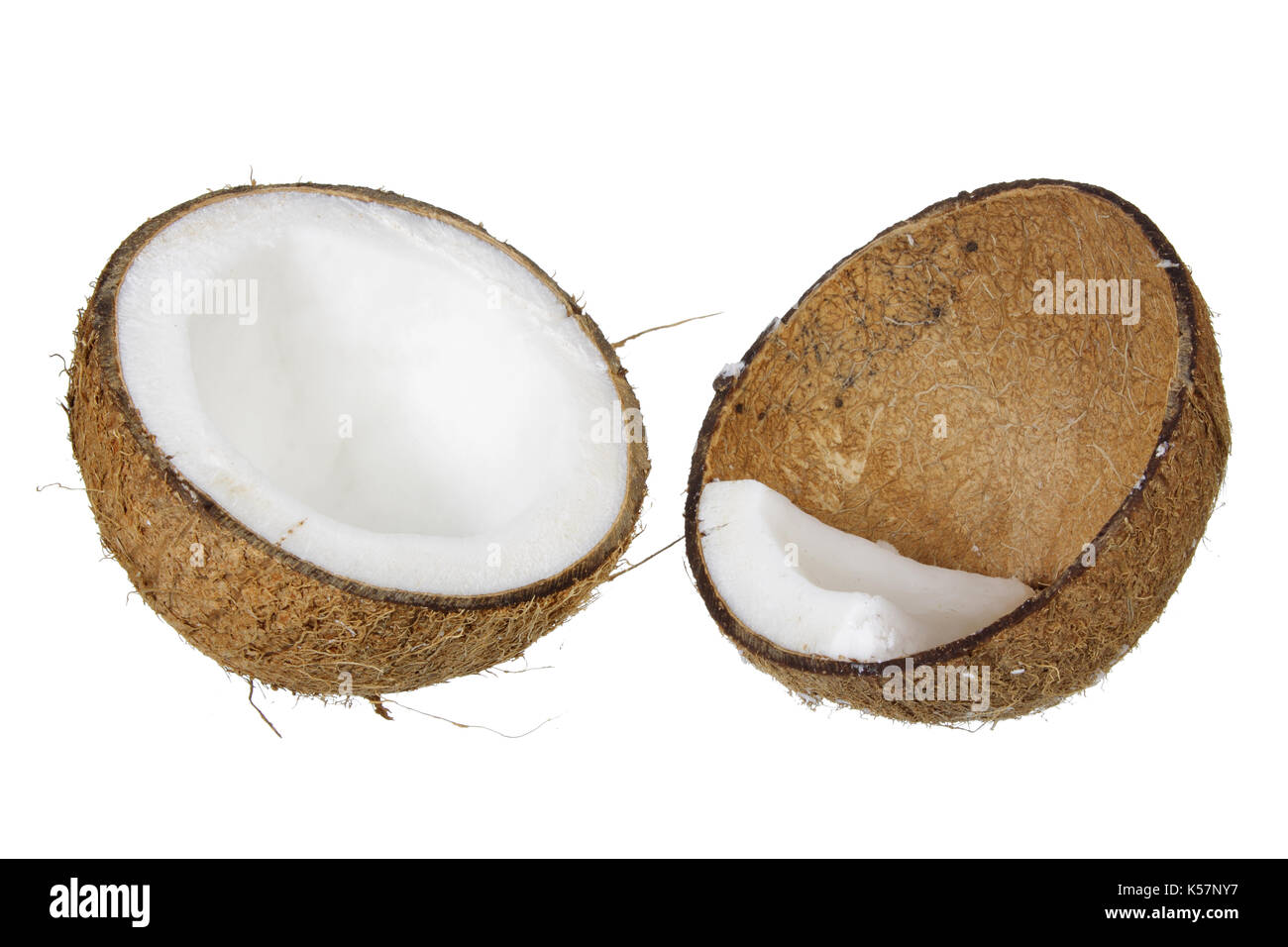 Metà delle noci di cocco su sfondo bianco Foto Stock